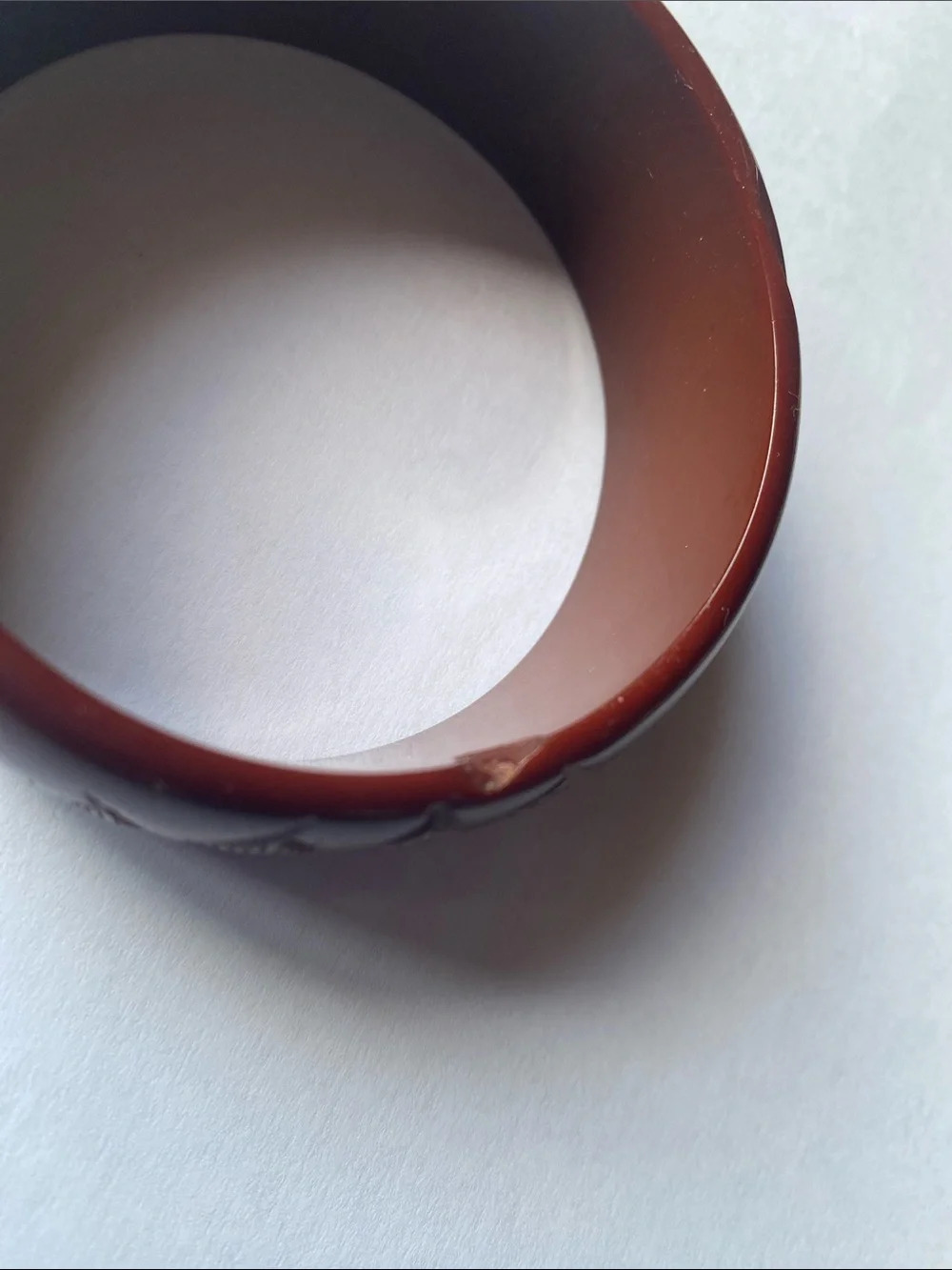 Vintage Carved Bakelite Bangle Bracelet in Rich Brown - Picture 4 of 4
